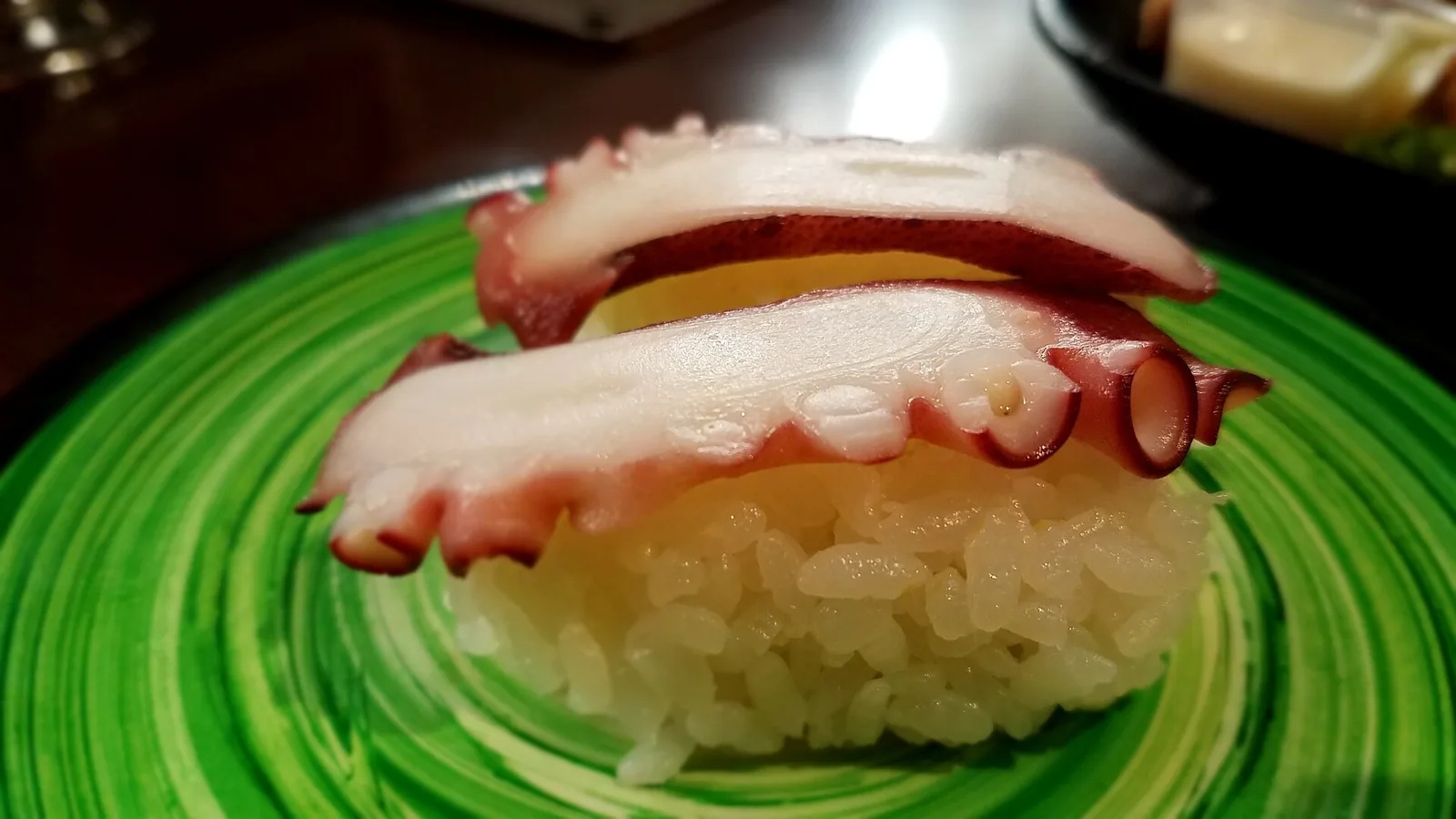 Octopus nigiri